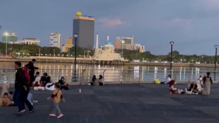 Nikmati Senja di Lego-Lego CPI Makassar